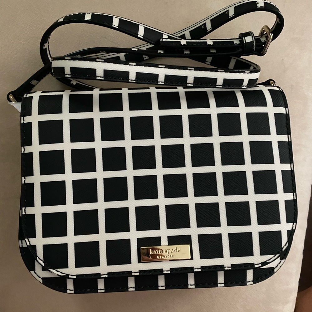 Kate spade carsen laurel way black white crossbody